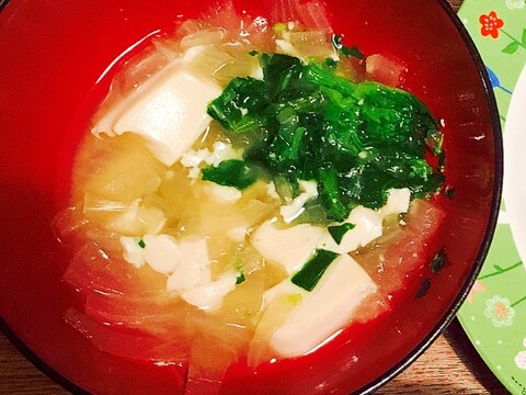 のらぼう菜と玉ねぎと豆腐の味噌汁